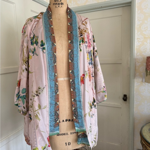 JONNY WAS silk REVERSIBLE kimono, butterflies, floral. Beading on trim - Picture 13 of 15